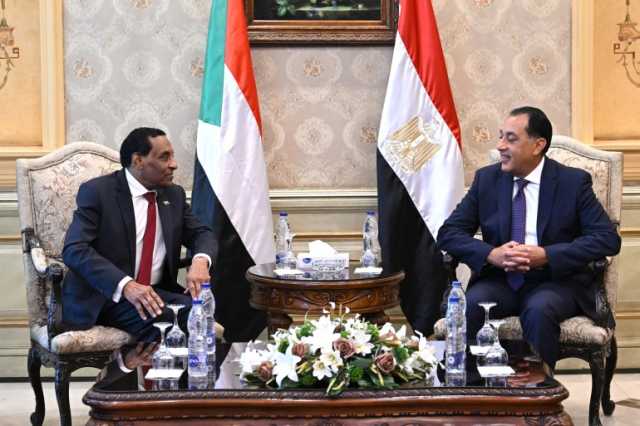 ما أبعاد زيارة رئيس الوزراء السوداني لمصر؟