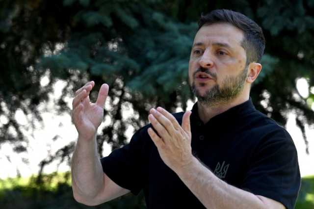 زيلينسكي: روسيا حشدت 100 ألف جندي في شرق أوكرانيا