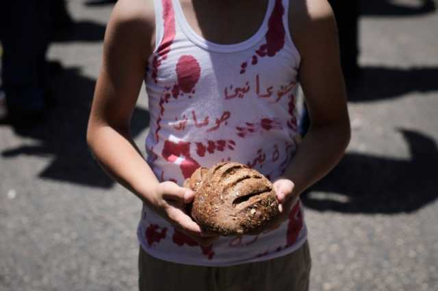 بالصور.. غزة تموت جوعا والعالم يهتف من بعيد