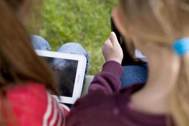 كيف تحمي أطفالك من مخاطر المال الرقمي والاحتيال السيبراني؟