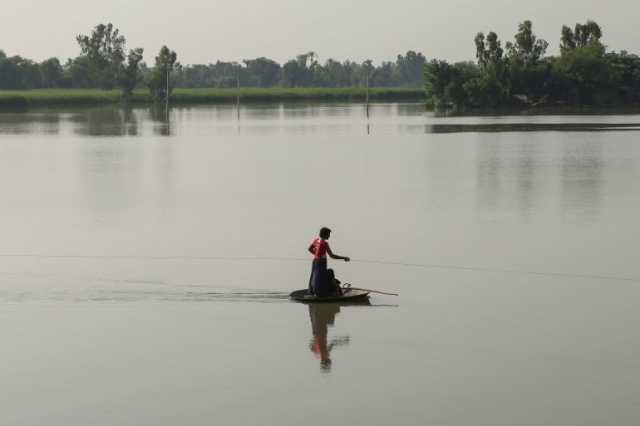 باكستان تجلي الآلاف من البنجاب بعد تصريف الهند مياه الأنهار