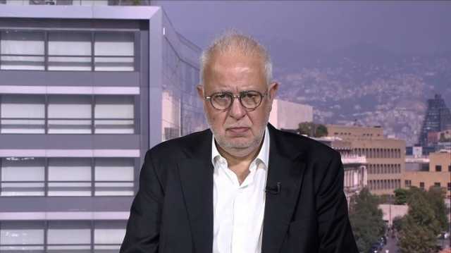 سلاحه لم يعد يفي بالغرض.. وزير لبناني يطالب حزب الله بتغيير موقفه