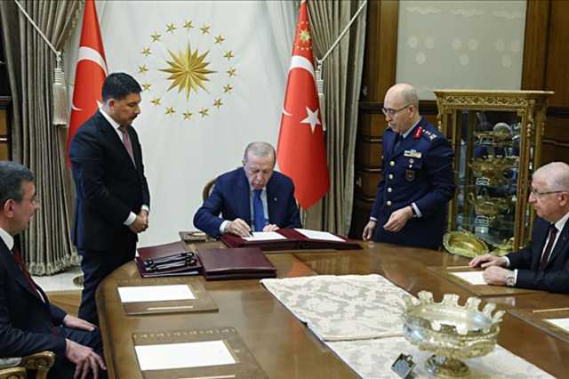 أردوغان يعين سلجوق بيرقدار أوغلو رئيسا للأركان ويجري تغييرات بقيادة الجيش