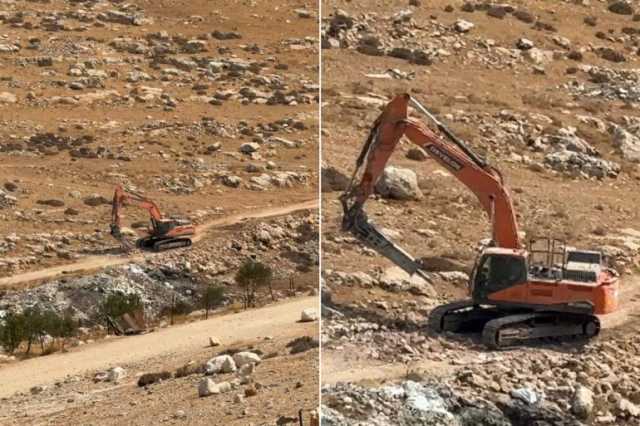 القدس.. مستوطنون يقتحمون الأقصى والاحتلال يشق طريقا استيطانيا في حزما