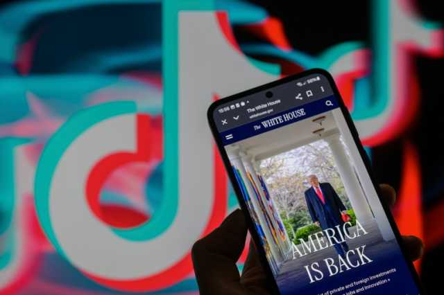 البيت الأبيض يعتمد تكتيكا جديدا للتحكم بالإعلام وتشتيت الانتقادات الموجهة لترامب