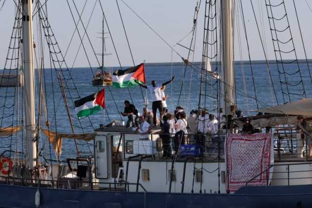 أسطول الصمود يواصل الإبحار نحو غزة بعد طقس عاصف ببرشلونة