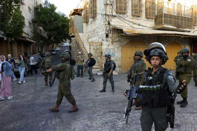 الاحتلال يقتحم رام الله ونابلس ومستوطنون يضرمون النار بمساحات زراعية بالخليل