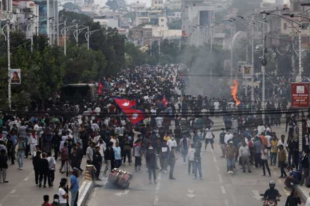 مقتل 16 باحتجاجات على حظر مواقع التواصل الاجتماعي في نيبال
