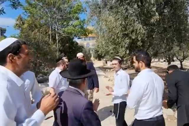 عشرات المستوطنين يقتحمون الأقصى والاحتلال يخطر بهدم منشآت في القدس