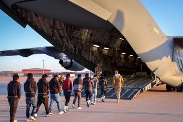 مهجرون برازيليون من أميركا للجزيرة نت: كبلونا بالأصفاد وعاملونا بقسوة