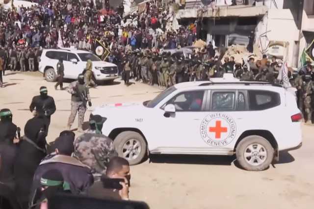 الإعلام الحكومي في غزة يتهم الصليب الأحمر بازدواجية المعايير