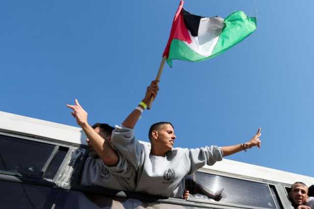 قصة أسيرين التقيا توأميهما اللذين أنجبا بنطف مهربة