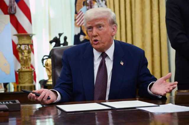 ترامب يجدد تحذيره لبريكس بفرض رسوم جمركية بنسبة 100%