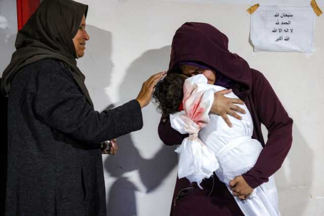 قصف إسرائيلي مستمر على غزة وتحذيرات من مجاعة بسبب الحصار