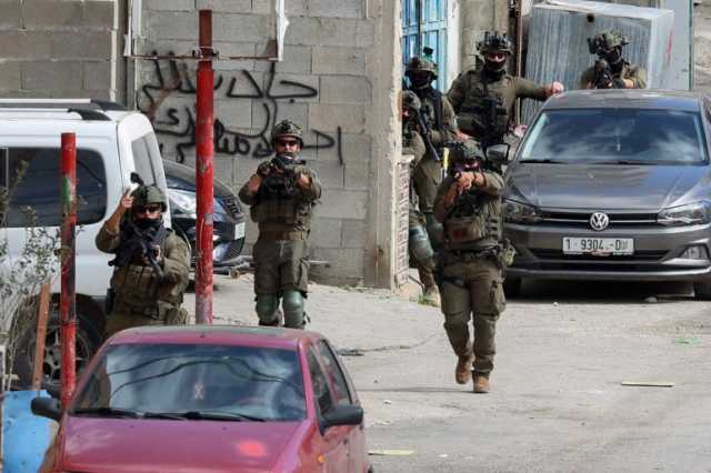 الاحتلال يعتقل 60 فلسطينيا خلال توجههم للأقصى ويصعد ضد النساء بالضفة