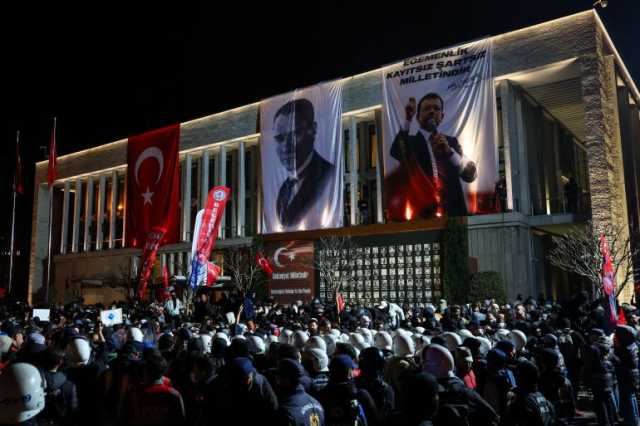 الاحتجاجات تتواصل بتركيا وأردوغان يلمح إلى فساد جديد بالمعارضة