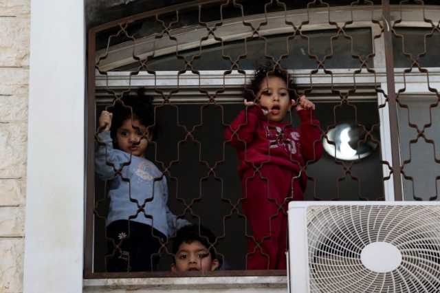بهجة غائبة.. ألم الفقد والنزوح يلف عيد الفلسطينيين بالضفة الغربية