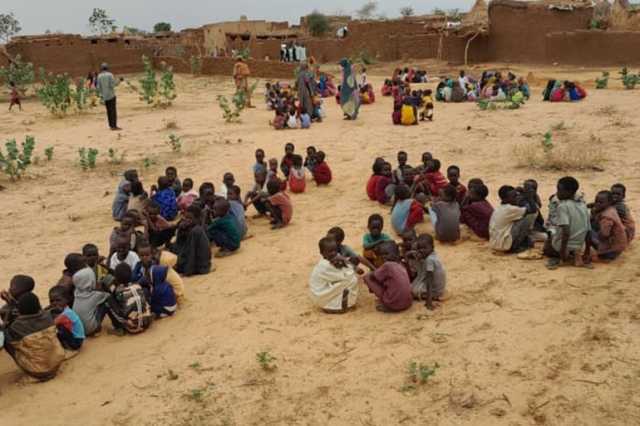 الجيش السوداني يتقدم في الفاشر ويُسقِط مساعدات على مخيم زمزم المحاصر