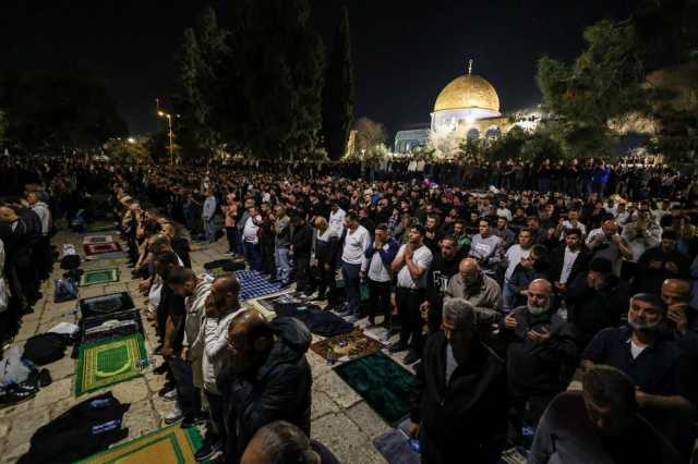 بالصور.. 180 ألف مصل يحيون ليلة القدر في المسجد الأقصى
