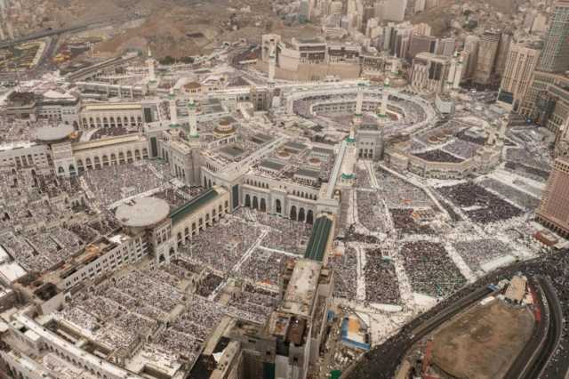 المسجدان الحرام والنبوي يفيضان بالمصلين في ليلة 27 رمضان