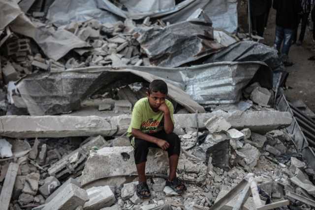 إل باييس: لقاء مع فلسطيني خارج غزة محاصر بالصورة والذاكرة