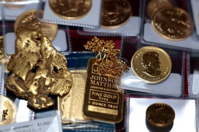 الذهب يواصل رحلة تحطيم الأرقام ويخطو نحو 4250 دولارا