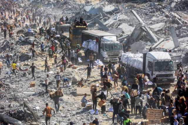 عدد محدود من شاحنات المساعدات يدخل غزة