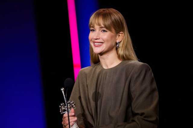 جنيفر لورانس تنتقد إقحام النجوم في السياسة وتستعد لعمل مع سكورسيزي ودي كابريو