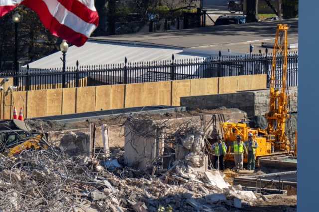 إيكونوميست: دائما ما يحذر التاريخ القادة الذين يجددون مقرات رسمية