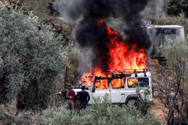 الاحتلال يصيب فلسطينيا قرب الخليل ومستوطنون يعتدون على قاطفي الزيتون بالضفة
