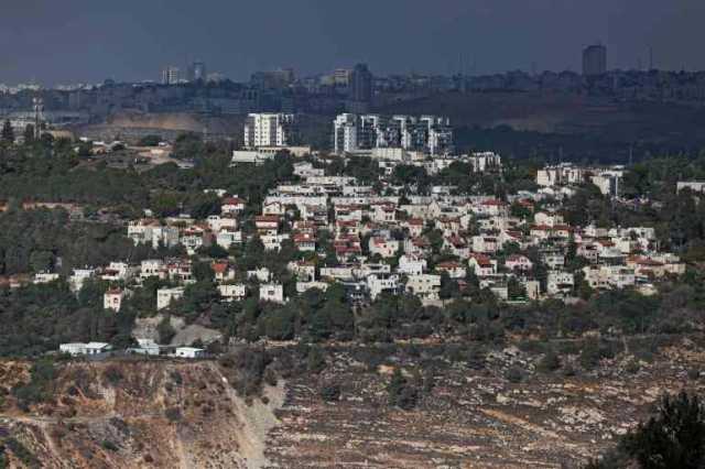 اعتداءات للمستوطنين بالضفة والاحتلال يقرر بناء 1300 وحدة استيطانية