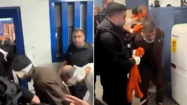 مقطع مصور يظهر تنكيل الاحتلال بالأسرى المزمع الإفراج عنهم