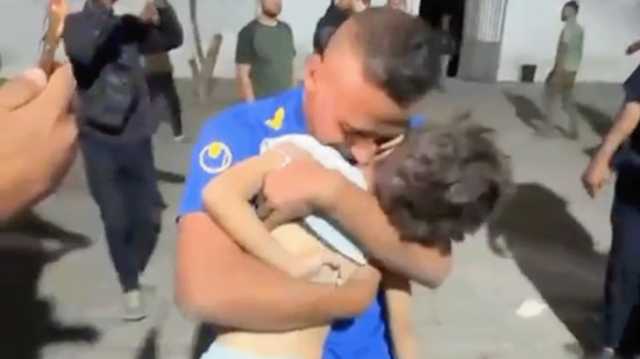 بيقولي الولد مات.. مش في هدنة! غزي يصرخ مفجوعا بوفاة طفله بقصف للاحتلال