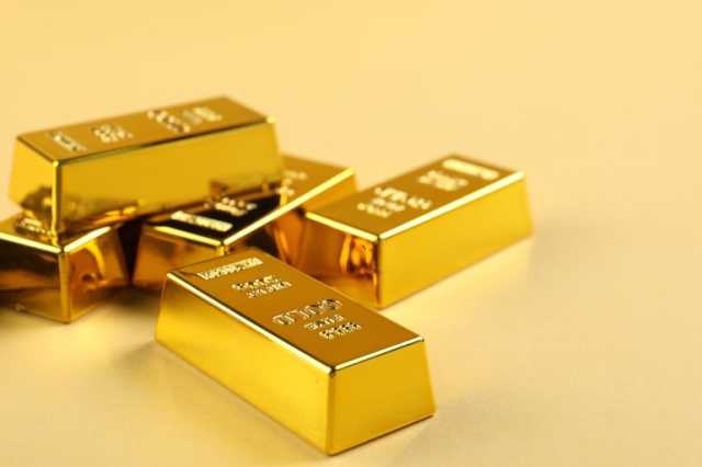 الذهب دون 4 آلاف تحت ضغط الدولار