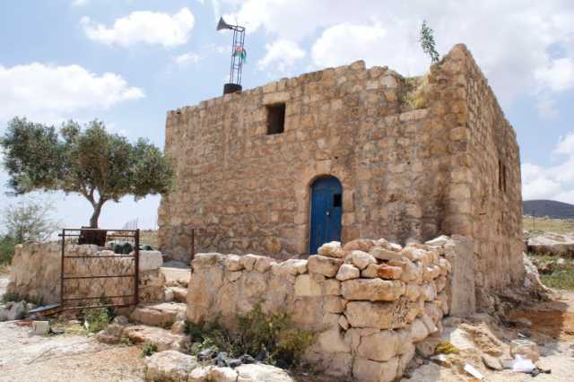 بيت الشيخ آخر قلاع طانا الصامدة دفاعا عنها
