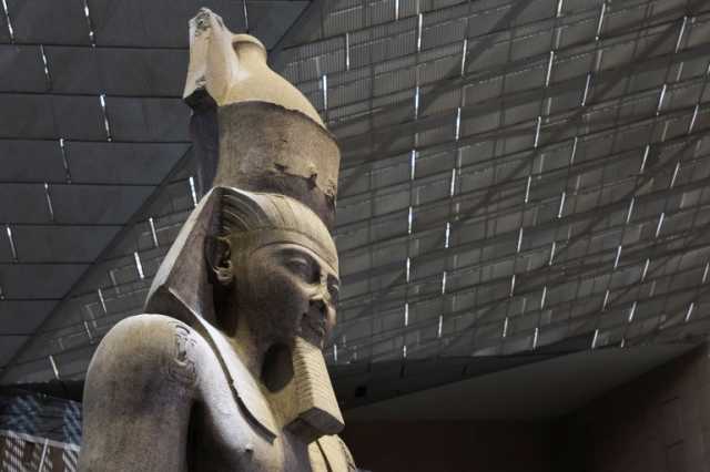 كيف عزز المتحف المصري الكبير تجربته باستخدام تقنيات العصر الحديث؟