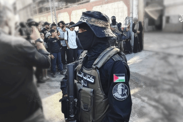 للمرة الأولى.. كتائب القسام توجه تحية لوحدة الظل بعد نجاح عملية تبادل الأسرى