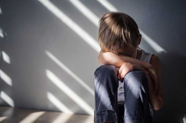 لوم الذات والعزلة.. اضطرابات نفسية تهدد أطفال الجيل الجديد