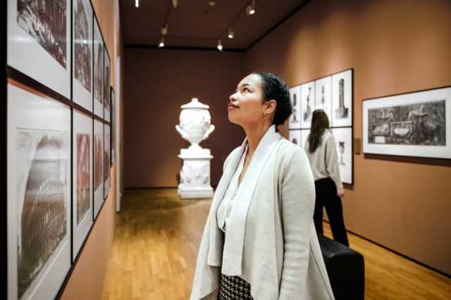 مشاهدة الأعمال الفنية في المعارض يساعد على تخفيف التوتر