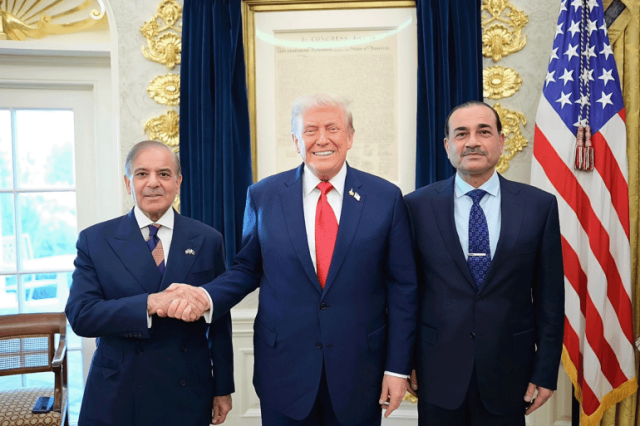صحيفة روسية: أميركا تقترب من باكستان وسط برود العلاقات مع الهند