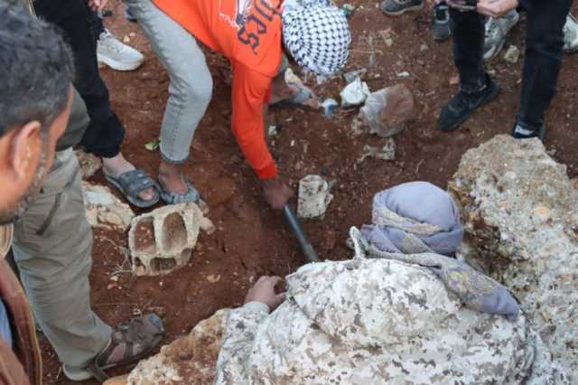 العثور على 4 مقابر جماعية في حمص بسوريا
