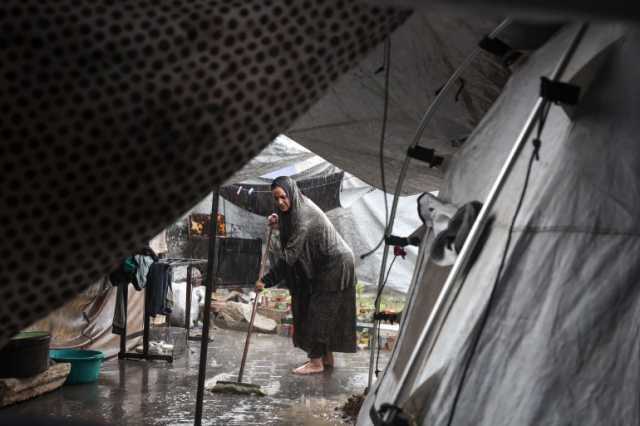 بالصور.. منخفض جوي يضاعف مأساة غزة