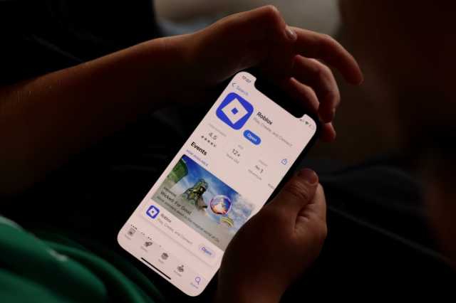 بعد العديد من القضايا.. روبلوكس تحظر محادثات الأطفال إلى البالغين