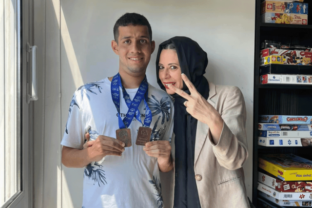 قصة هنا وعمر.. من كوب قهوة إلى قلوب الملايين