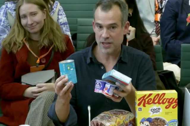 تحذير في المملكة المتحدة من أن شركات الأغذية الكبرى تطعم أطفالنا حتى الموت