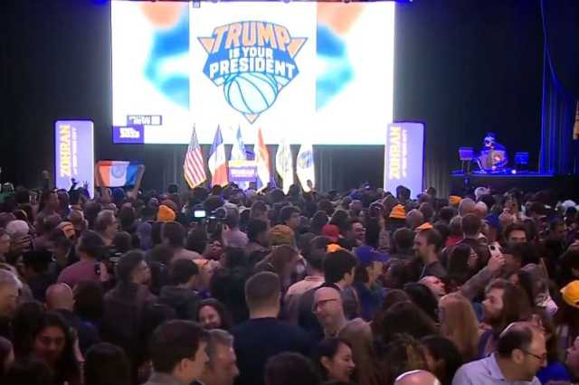 ظهور شعار ترامب رئيسك خلال احتفالية فوز زهران ممداني اختراق أم حقيقة؟