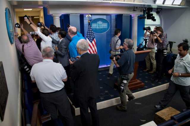 البيت الأبيض يحد من حرية دخول المراسلين إلى مكتبه الإعلامي