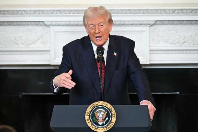 ترامب يهاجم الديمقراطيين ويصف نظام التصويت والإغلاق الحكومي بالكارثي