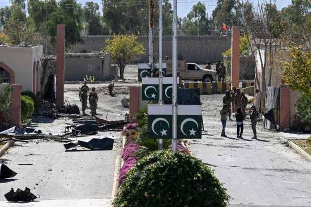 باكستان تعلن مقتل 23 مسلحا قرب الحدود الأفغانية