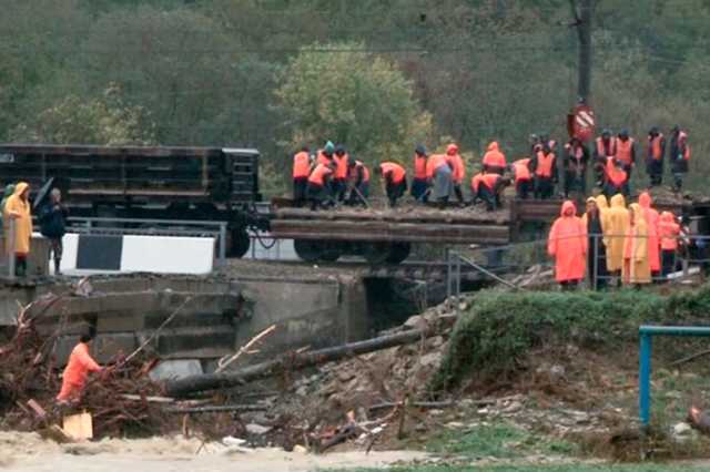 مسيرات أوكرانية تشعل النيران بناقلة نفط وتلحق أضرارا بميناء روسي